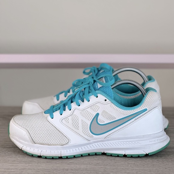 Nike Athletic Shoe Womens Size 9.5 - Picture 1 of 6